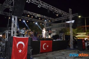 AVŞA ADASI BORA DURAN KONSERİ