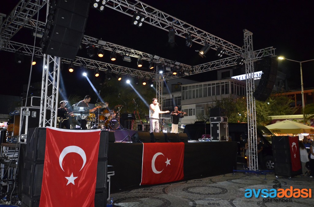 AVŞA ADASI BORA DURAN KONSERİ